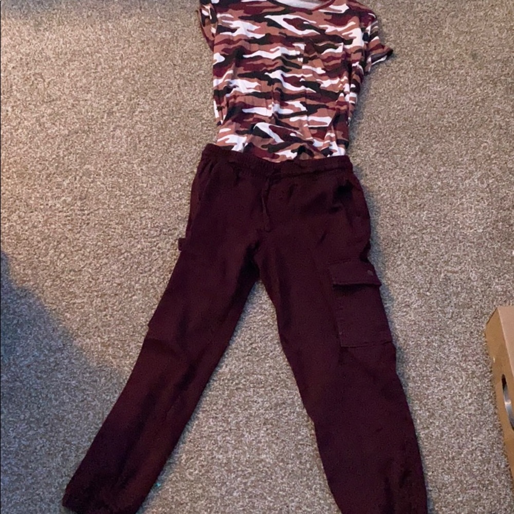 T- shirt and joggers (Complete outfit)